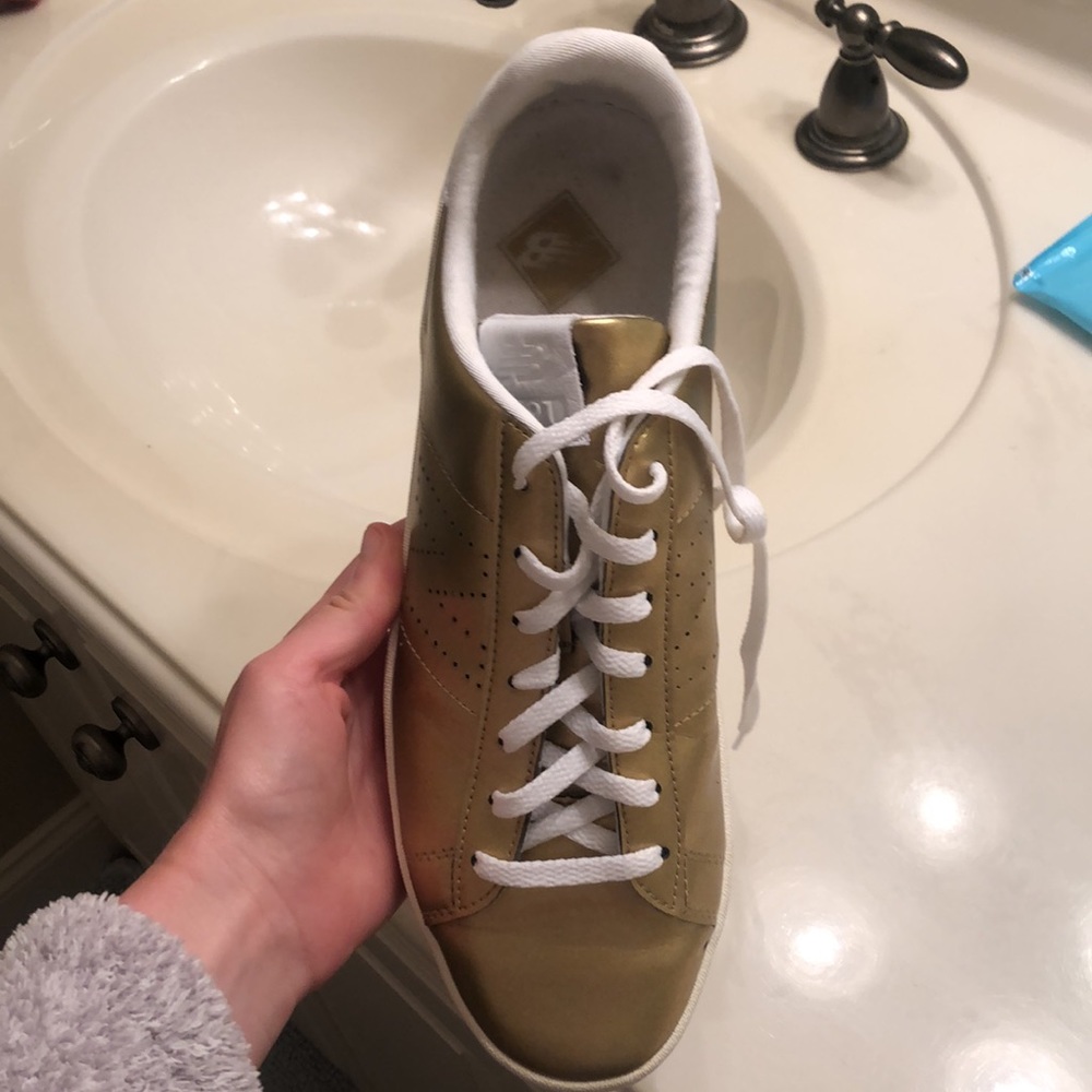 Shoes - Picture 2 of 4